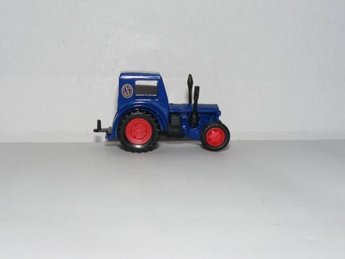 87th diecast tractor small - 1:87th, ?