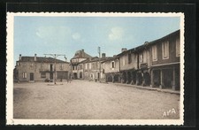 Old postcard Aignan / Gers, Place Parisot 