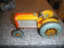 METTOY TINPLATE CLOCKWORK TRACTOR  WITH ORIGINAL METTOY KEY