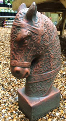 Horse head stone home - , or