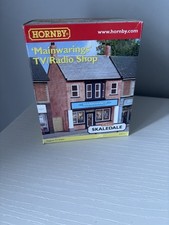 Hornby Skaledale R9711 'Mainwarings' OO Gauge TV/Radio Shop Building