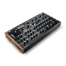 Novation Peak Synthesizer - Eight Voices, New Oxford Oscillators With 17 Wavetab