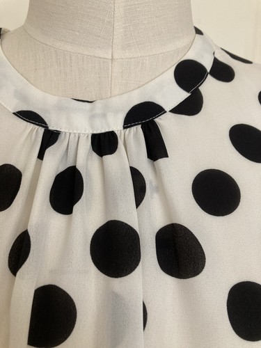 Ladies studio preen - by,