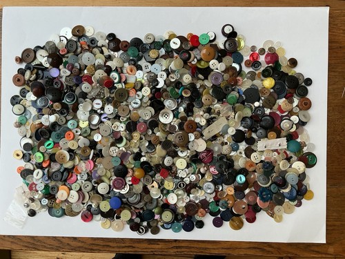 Lot vintage buttons - 1.75,