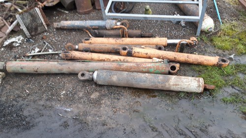 Hydraulic ram log - ,
