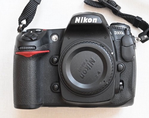 Nikon d300s mint only 1958 - mint,