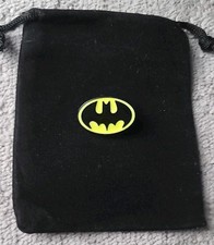Batman logo pin badge Metal