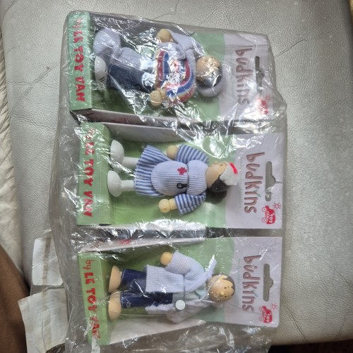 Budkins toy van figures - budkins,