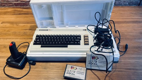 Commodore vic with power - with,