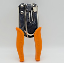 We R Memory Keepers Crop-A-Dile Euro Hook Hole Power Punch Euro Slot 32mm