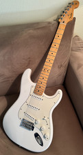 Fender Player Stratocaster Polar White Maple Neck Made In Mexico Electric Guitar