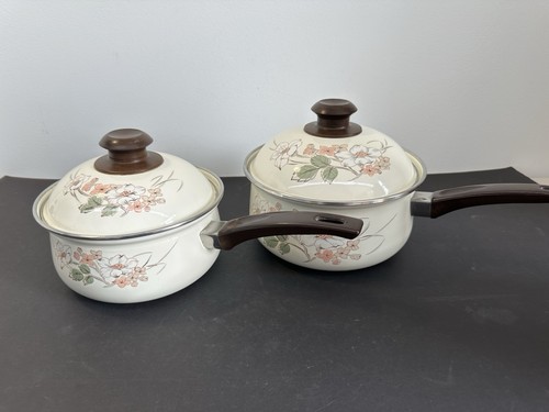 Vintage enamel saucepans - 2x,