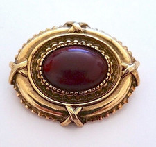 Beautiful Vintage Brooch with Brown stone in the middle