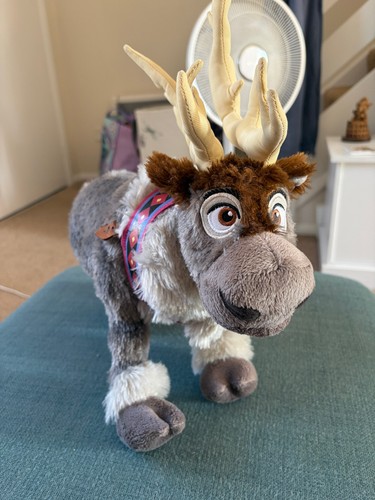 Sven frozen disney store - frozen,
