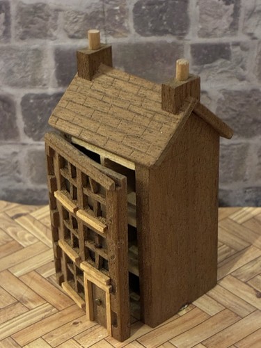 Dolls house scale - dolls,