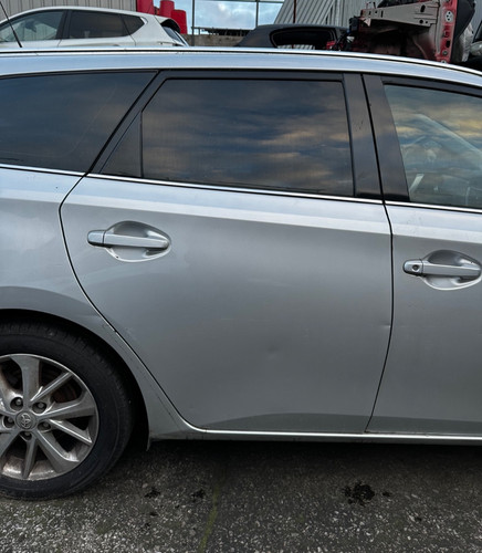Toyota auris estate osr - 13-18,