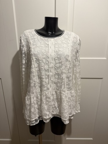 Fat face ivory lace - face, round