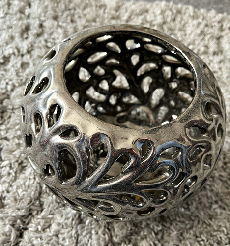 Round silver polished metal - round,