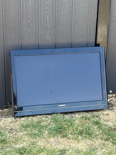 Toshiba 32in lcd flat screen - toshiba,