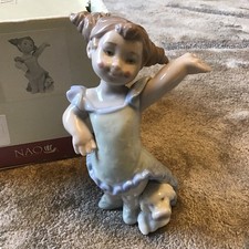 Nao By Lladro Grand Finale Figurine Girl With Puppy 02001494