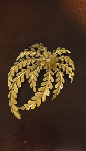 Vintage crown trifari gold - vintage,