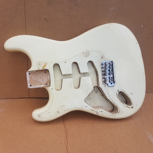1986 fender stratocaster - fender, body
