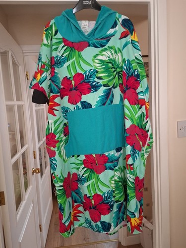 Towelling beach poncho