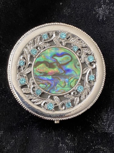 Vintage pill box white paua - white,