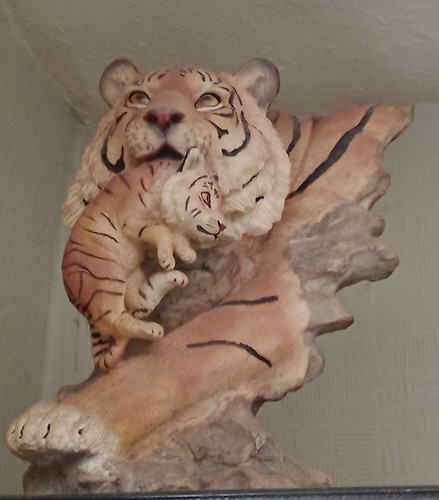 Large heavy resin tiger - resin,