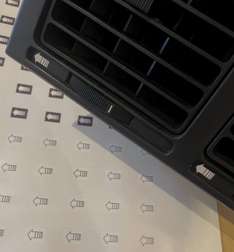 Ferrari 355 air vent arrow