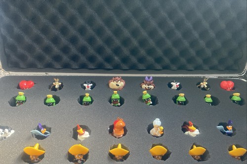 Looney tunes chess set - looney,