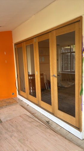 Internal folding door - , shaker