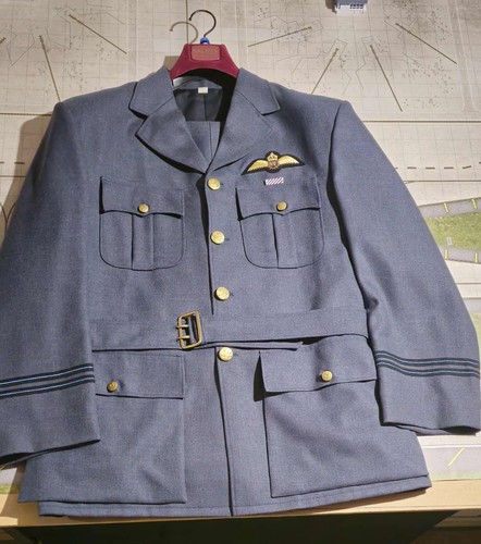 Raf officer - (pilot, ww2)