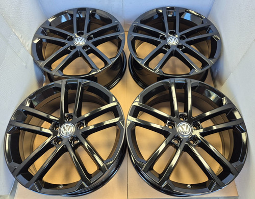 Gloss black genuine - black,
