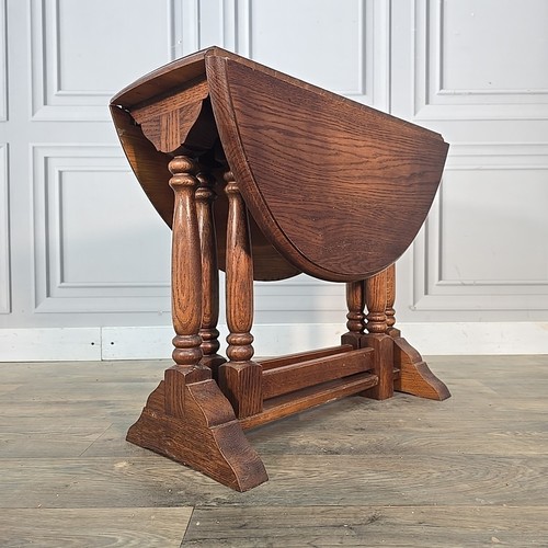 Vintage oak side table oval - oak,