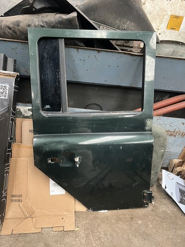 Land rover defender driver - land,