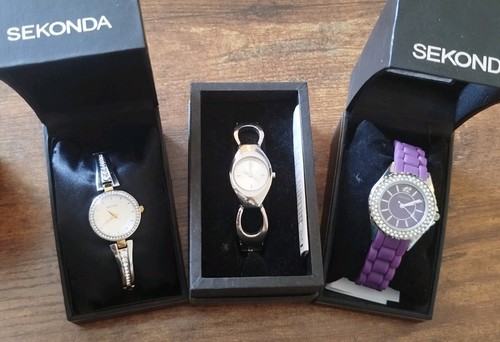 Display ladies watches - 3,