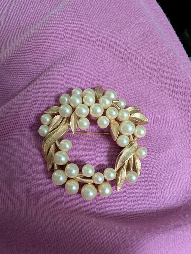 Vintage crown trifari - vintage,