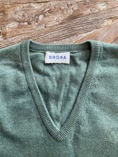 Brora Cashmere Sleeveless Vest. Heathery green.