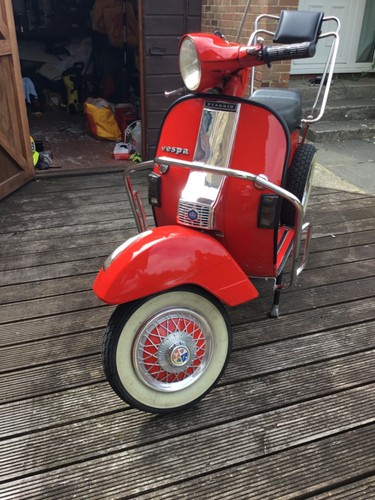 Vespa p200e 1981 - fire, mot