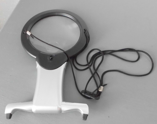 Hands free magnifying glass - ,