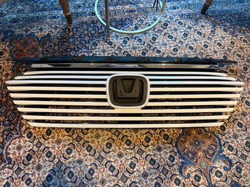 Honda front grille white - front,
