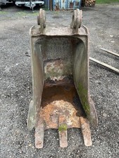 80cm toothed excavator bucket.   80mm pins..21 ton......£400+VAT