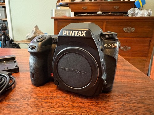 Pentax low shutter count - k-5,