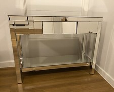 Venetian Mirrored TV Stand