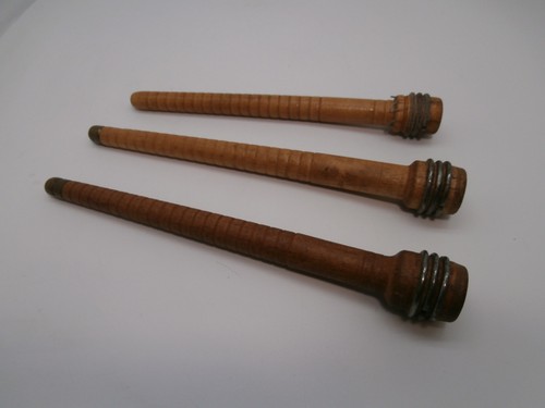 Different vtg wooden yarn - wooden,
