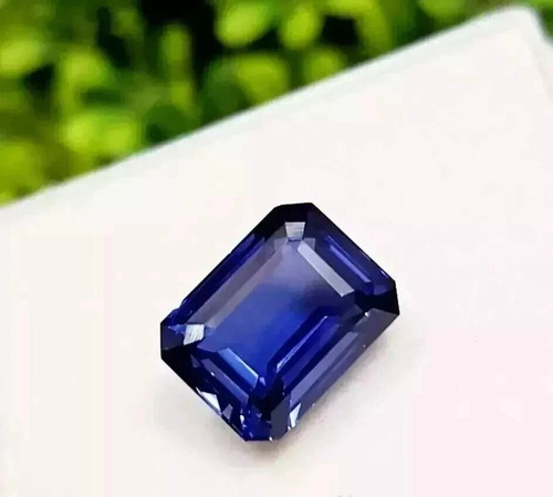 Natural blue sapphire - blue, emerald