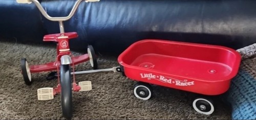 Vintage little red - wagon, radio