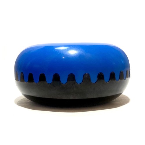 Blue black clam - &, ashtray