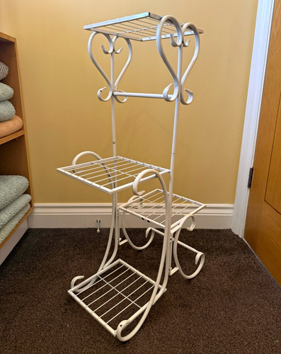 White metal tiered - white,